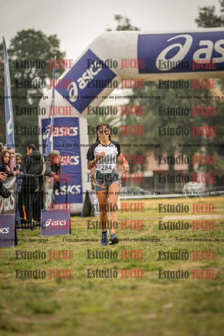 Fotos de la llegada del cross de 4000 m - mujeres y varones INVITADOS