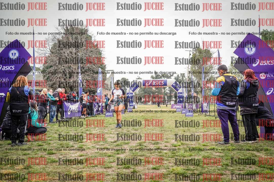 Fotos de la llegada del cross de 4000 m - mujeres y varones INVITADOS