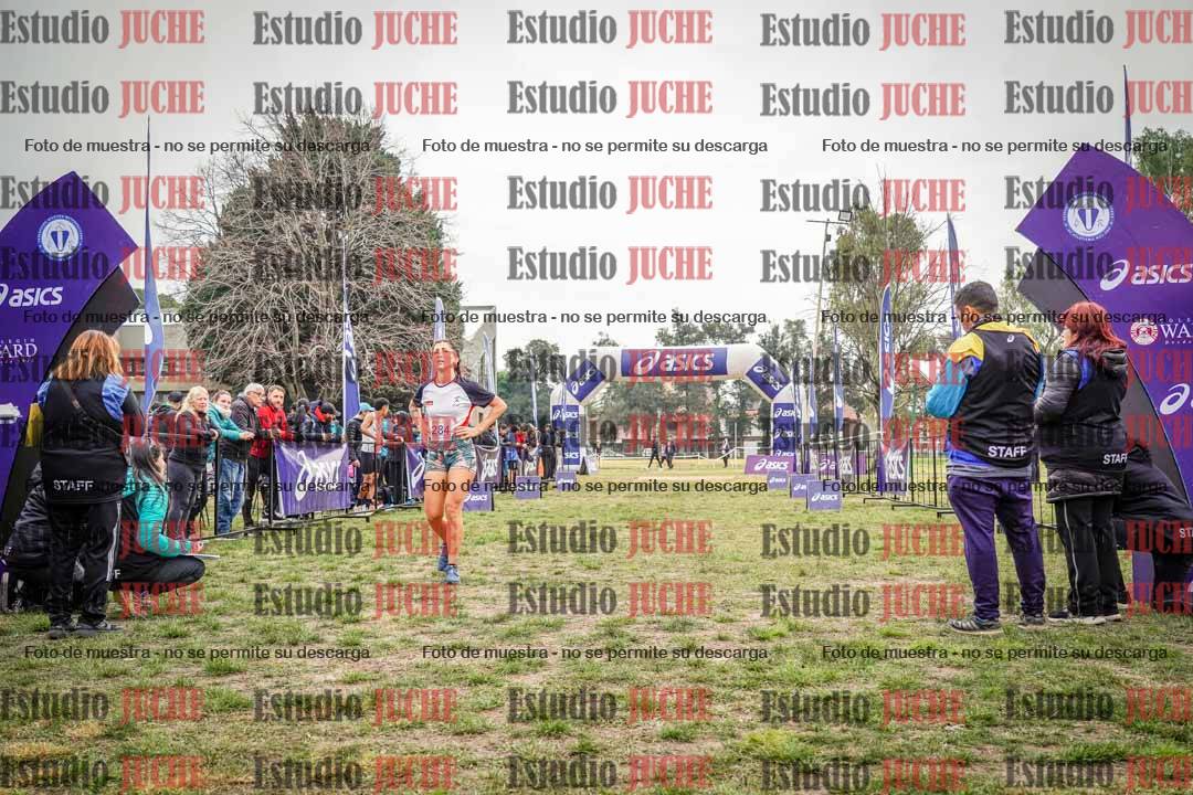 Fotos de la llegada del cross de 4000 m - mujeres y varones INVITADOS