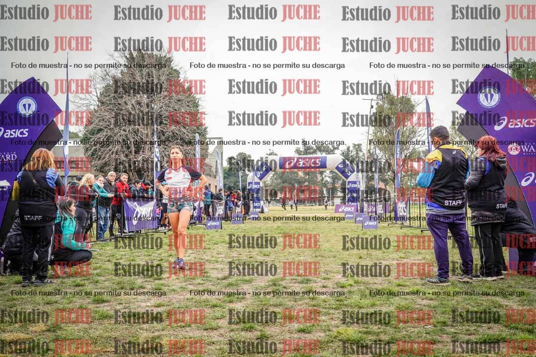 Fotos de la llegada del cross de 4000 m - mujeres y varones INVITADOS