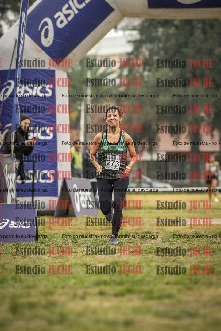 Fotos de la llegada del cross de 4000 m - mujeres y varones INVITADOS