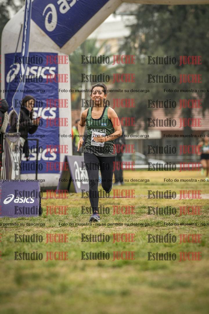 Fotos de la llegada del cross de 4000 m - mujeres y varones INVITADOS