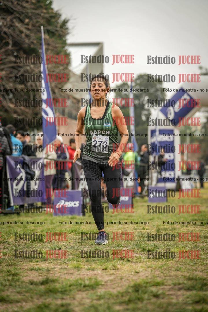 Fotos de la llegada del cross de 4000 m - mujeres y varones INVITADOS