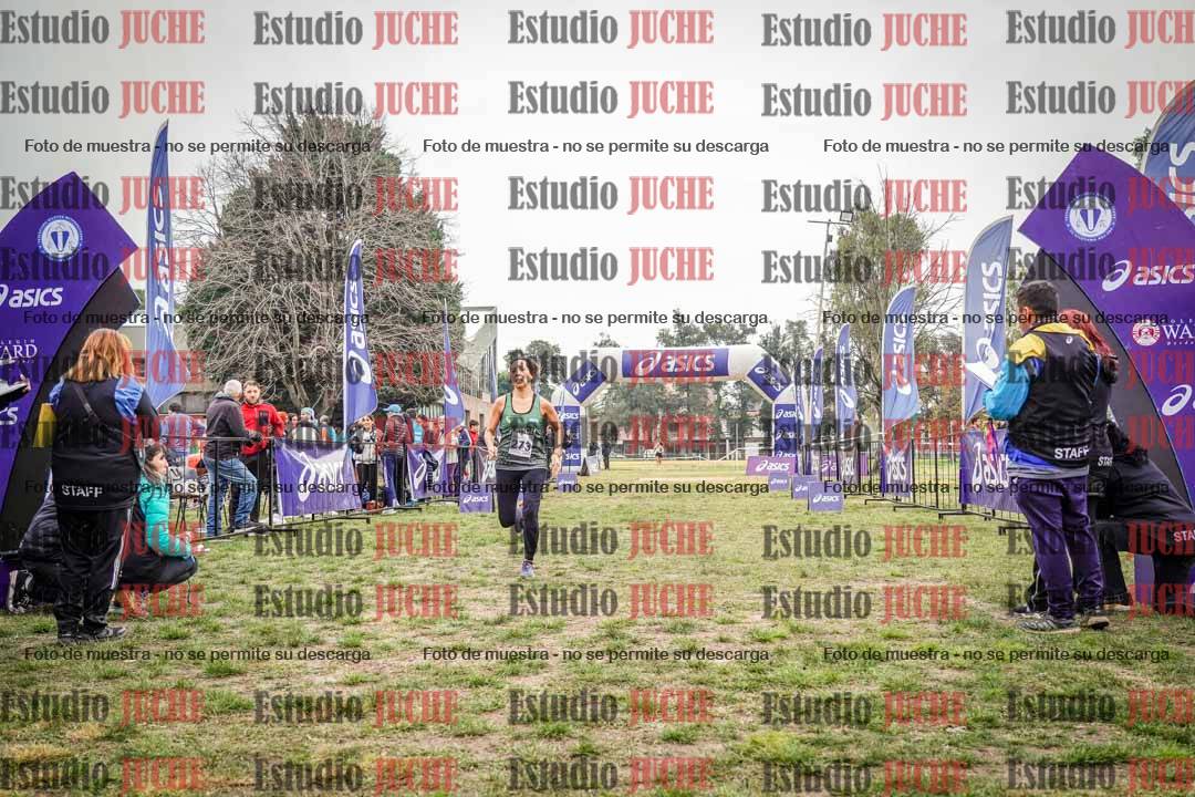 Fotos de la llegada del cross de 4000 m - mujeres y varones INVITADOS
