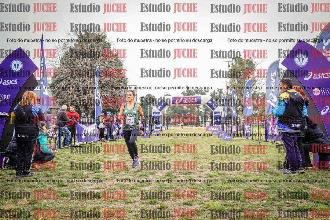 Fotos de la llegada del cross de 4000 m - mujeres y varones INVITADOS