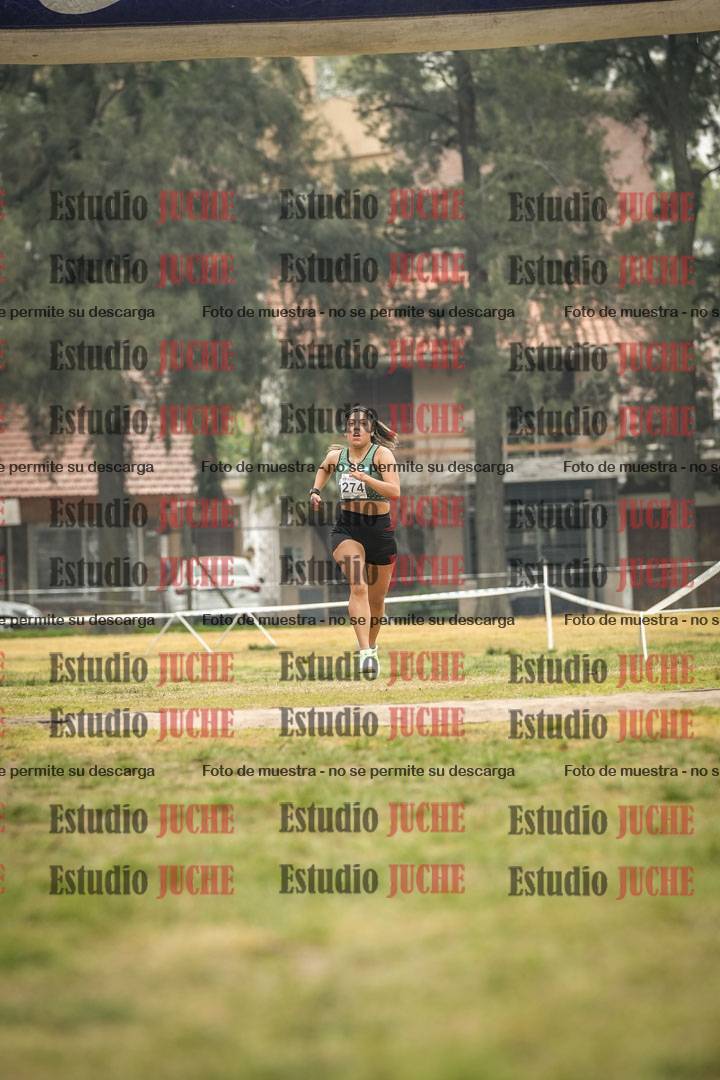 Fotos de la llegada del cross de 4000 m - mujeres y varones INVITADOS