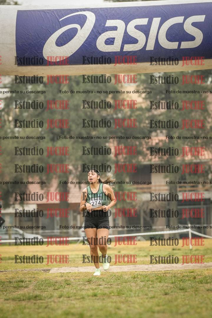 Fotos de la llegada del cross de 4000 m - mujeres y varones INVITADOS