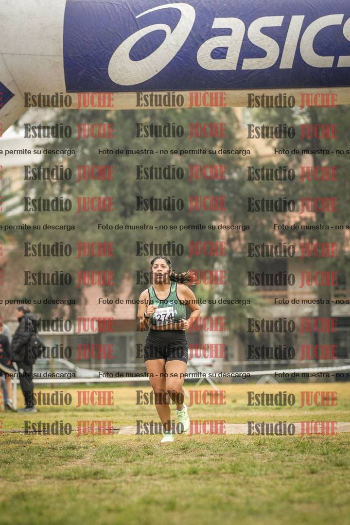 Fotos de la llegada del cross de 4000 m - mujeres y varones INVITADOS