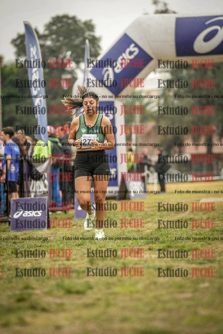 Fotos de la llegada del cross de 4000 m - mujeres y varones INVITADOS