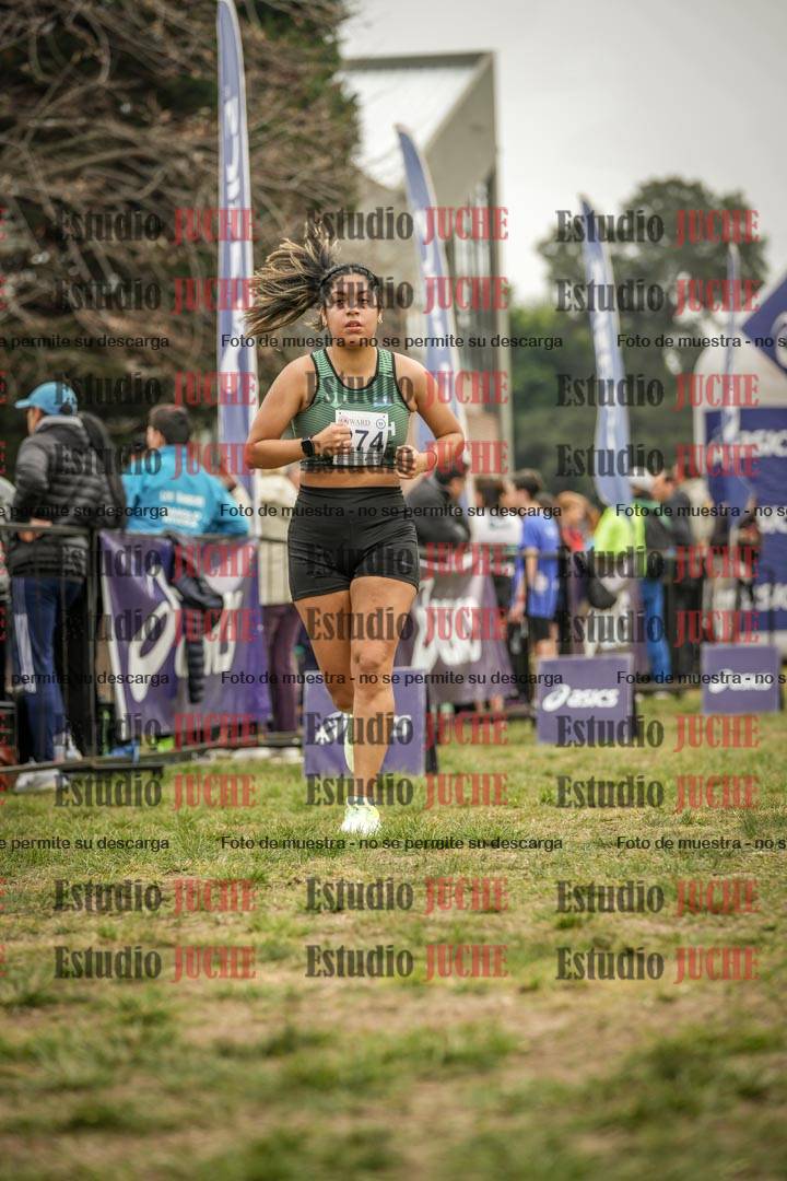 Fotos de la llegada del cross de 4000 m - mujeres y varones INVITADOS