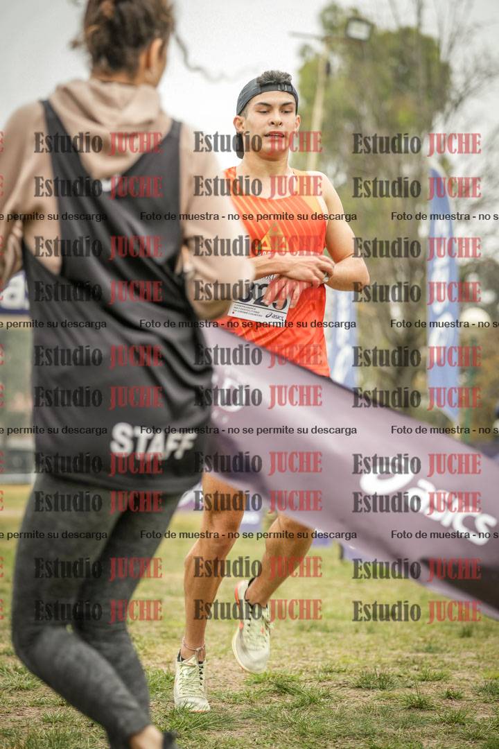 Fotos de la llegada del cross de 8000 m