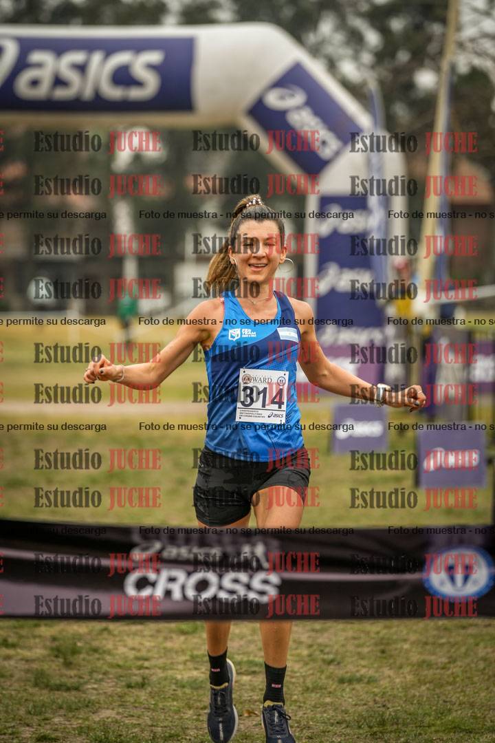Fotos de la llegada del cross de 8000 m