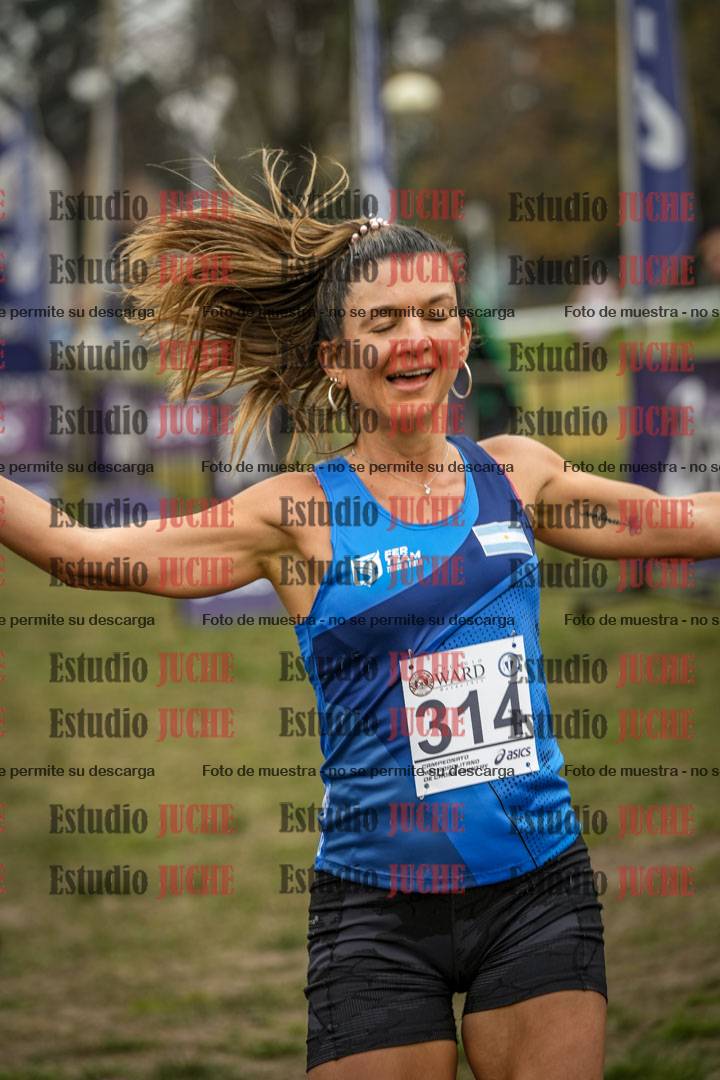 Fotos de la llegada del cross de 8000 m