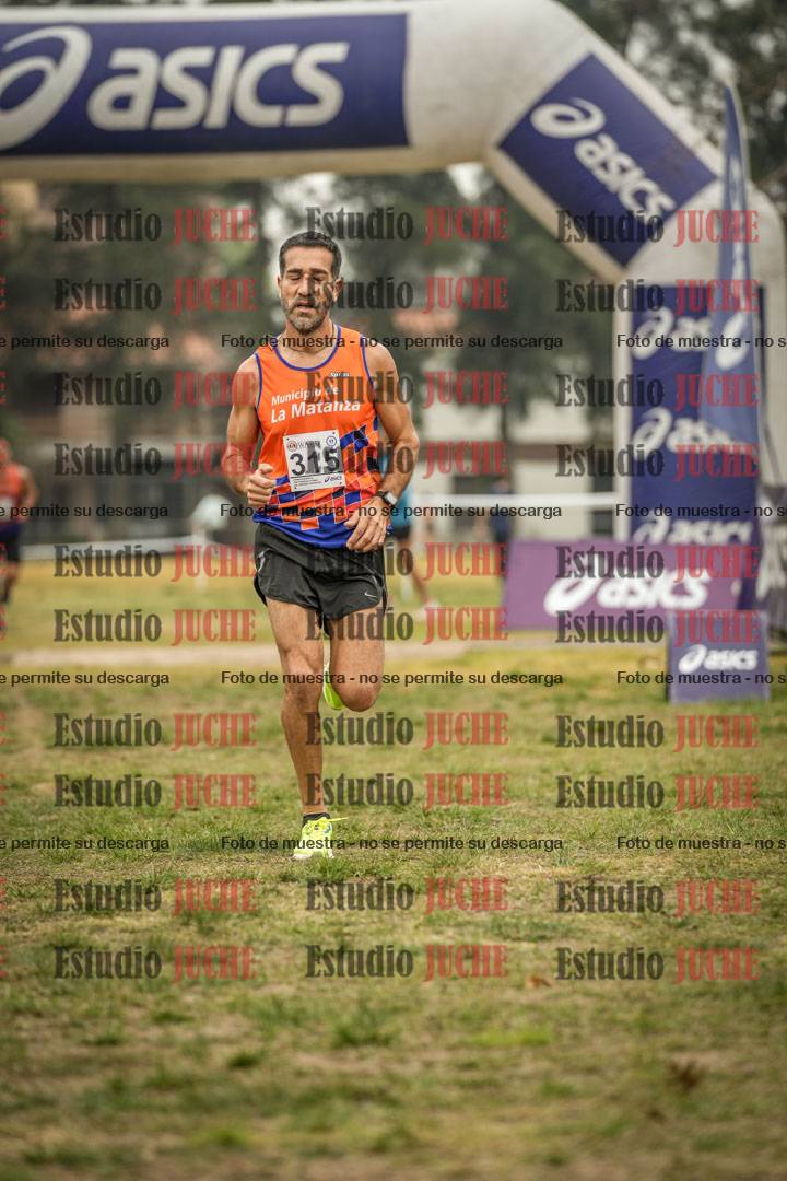Fotos de la llegada del cross de 8000 m
