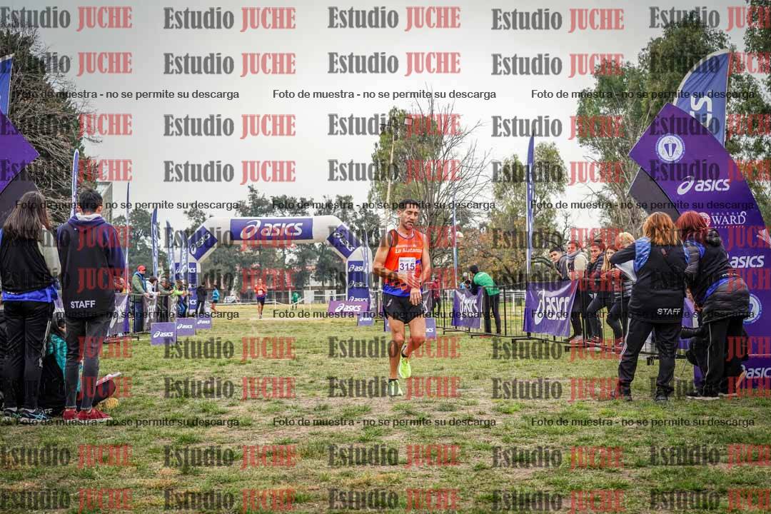 Fotos de la llegada del cross de 8000 m