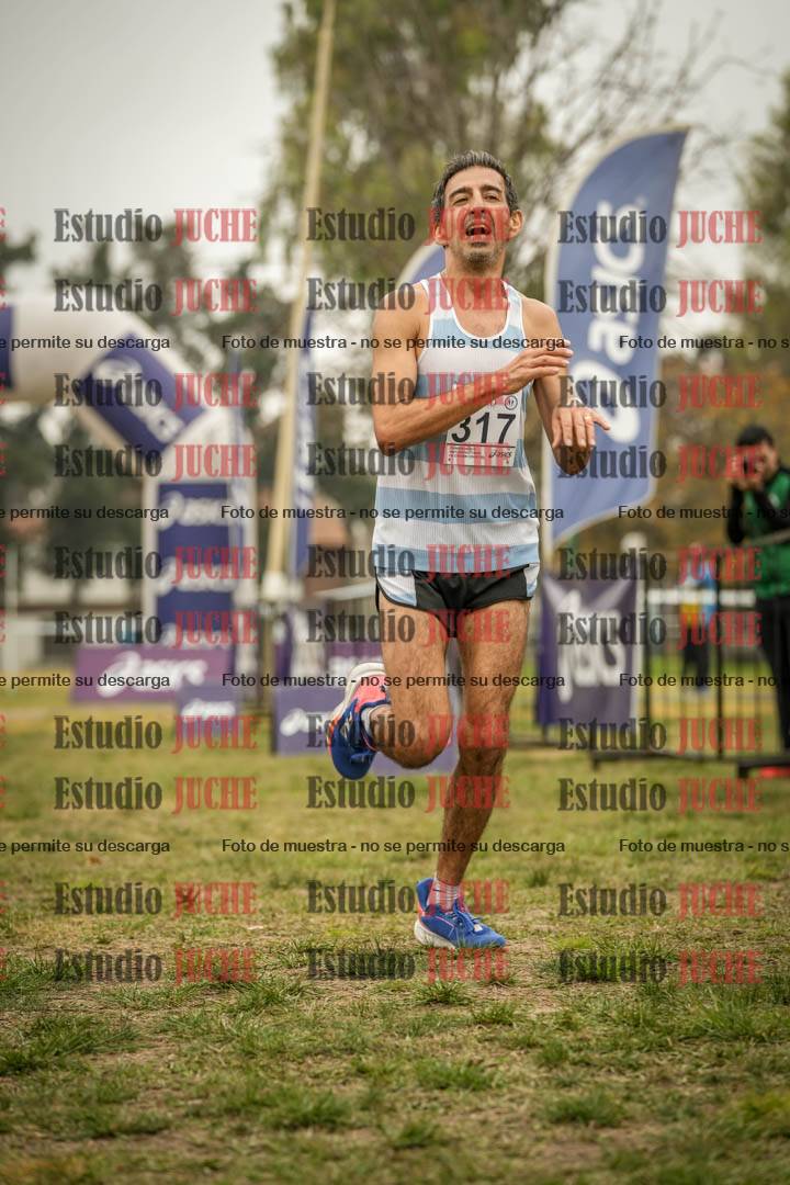 Fotos de la llegada del cross de 8000 m