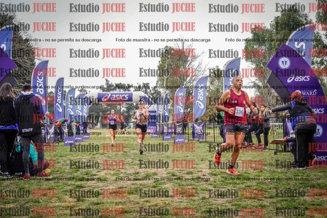 Fotos de la llegada del cross de 8000 m