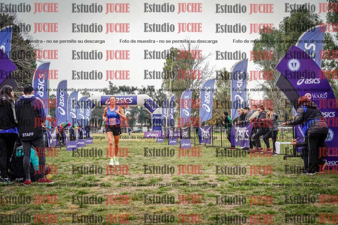 Fotos de la llegada del cross de 8000 m