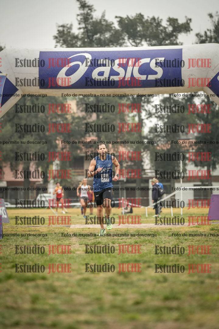 Fotos de la llegada del cross de 8000 m