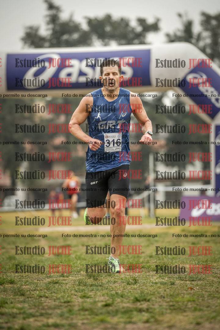 Fotos de la llegada del cross de 8000 m