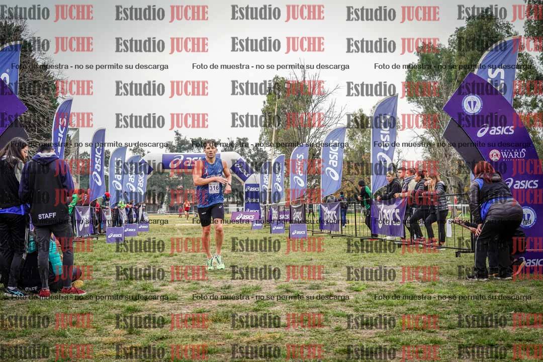 Fotos de la llegada del cross de 8000 m