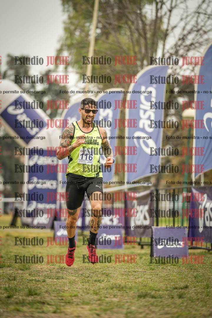 Fotos de la llegada del cross de 6000 m - running teams mujeres y varones