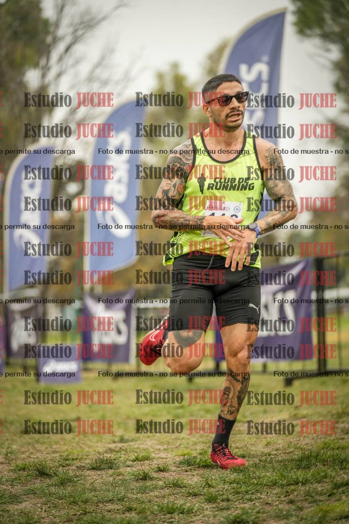 Fotos de la llegada del cross de 6000 m - running teams mujeres y varones