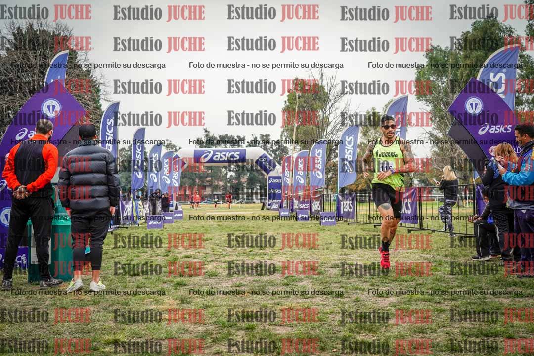 Fotos de la llegada del cross de 6000 m - running teams mujeres y varones
