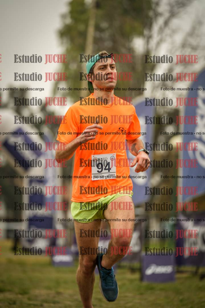 Fotos de la llegada del cross de 6000 m - running teams mujeres y varones