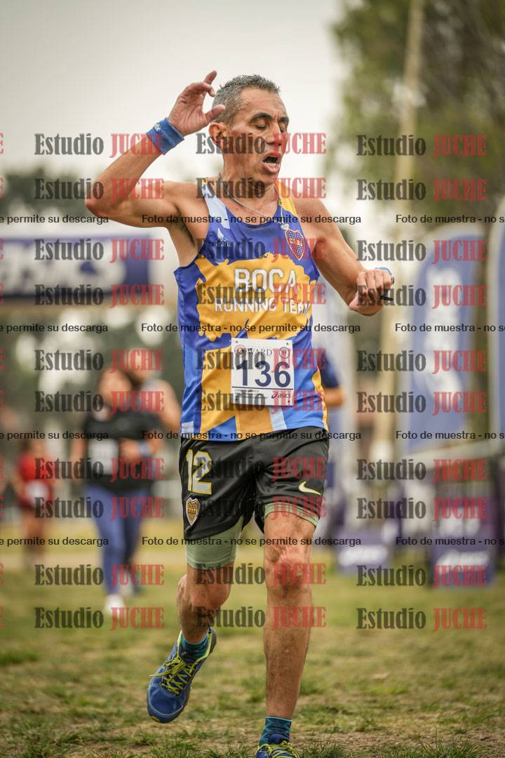Fotos de la llegada del cross de 6000 m - running teams mujeres y varones