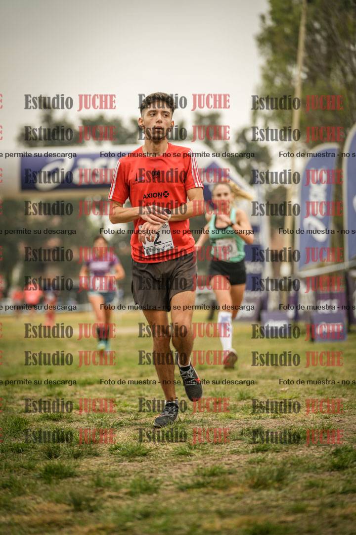 Fotos de la llegada del cross de 6000 m - running teams mujeres y varones