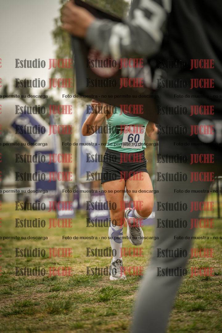 Fotos de la llegada del cross de 6000 m - running teams mujeres y varones