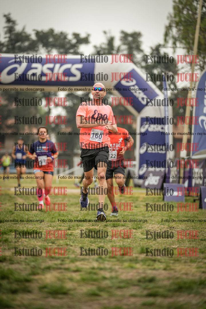 Fotos de la llegada del cross de 6000 m - running teams mujeres y varones