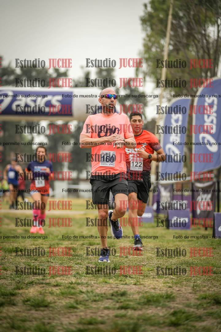 Fotos de la llegada del cross de 6000 m - running teams mujeres y varones