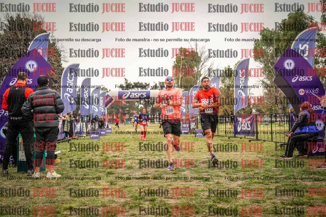 Fotos de la llegada del cross de 6000 m - running teams mujeres y varones