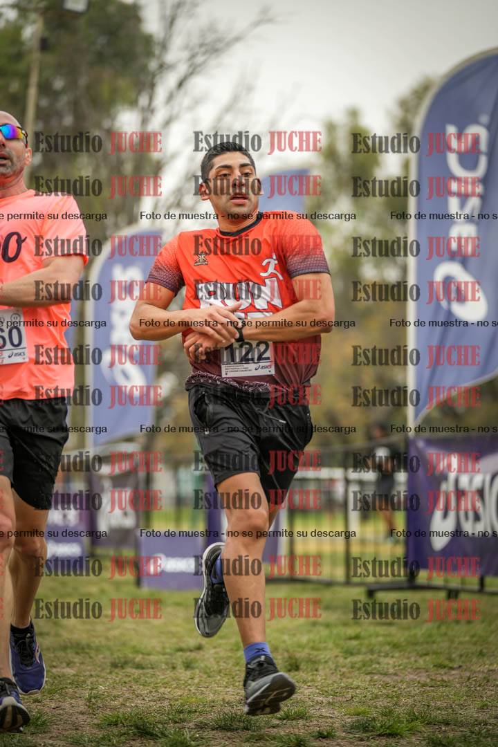 Fotos de la llegada del cross de 6000 m - running teams mujeres y varones