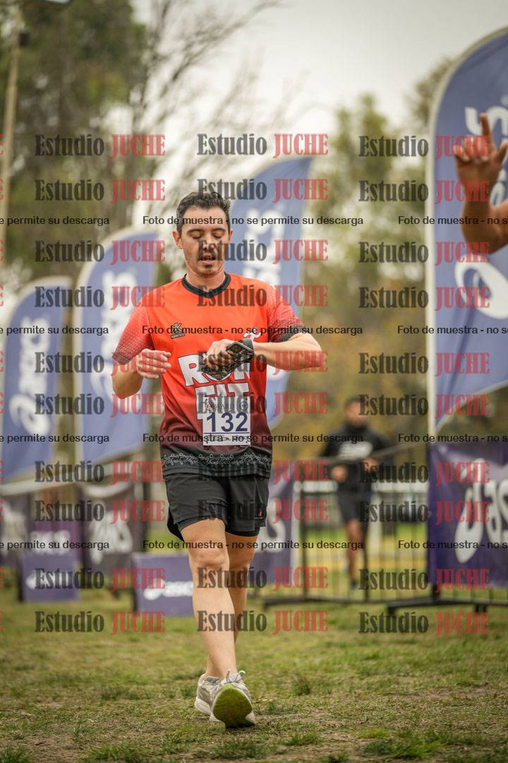 Fotos de la llegada del cross de 6000 m - running teams mujeres y varones