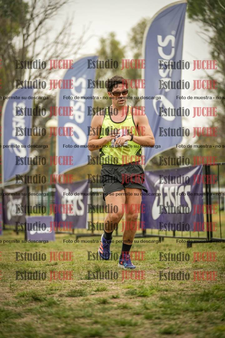 Fotos de la llegada del cross de 6000 m - running teams mujeres y varones