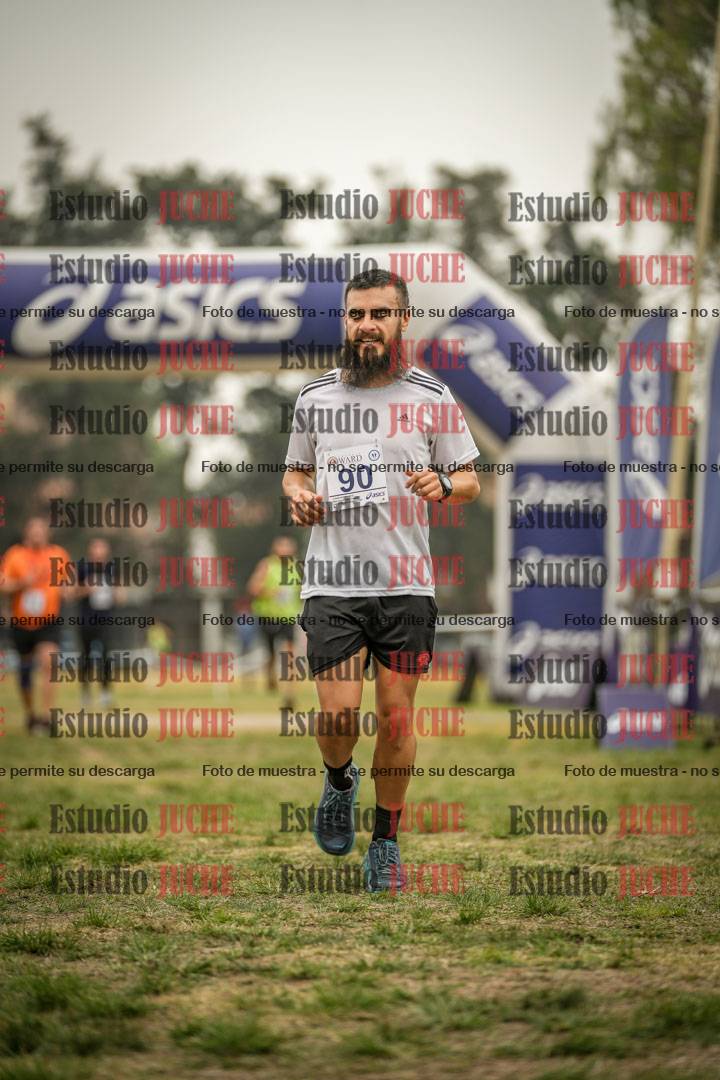 Fotos de la llegada del cross de 6000 m - running teams mujeres y varones