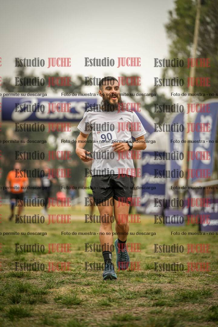 Fotos de la llegada del cross de 6000 m - running teams mujeres y varones