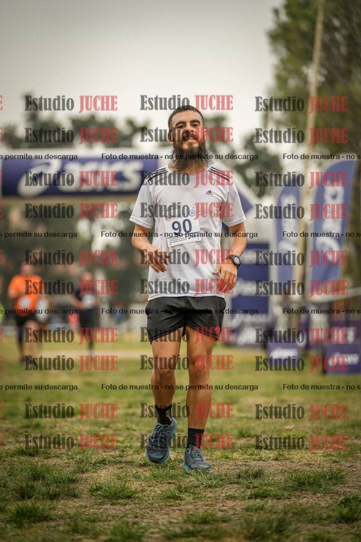 Fotos de la llegada del cross de 6000 m - running teams mujeres y varones