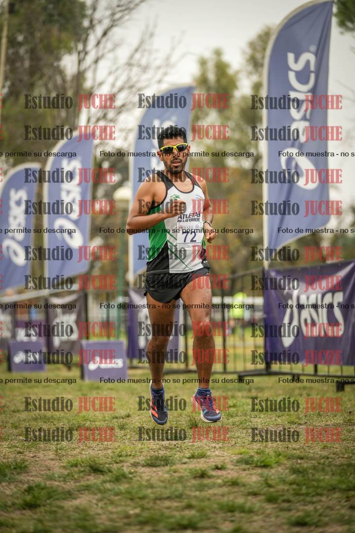 Fotos de la llegada del cross de 6000 m - running teams mujeres y varones