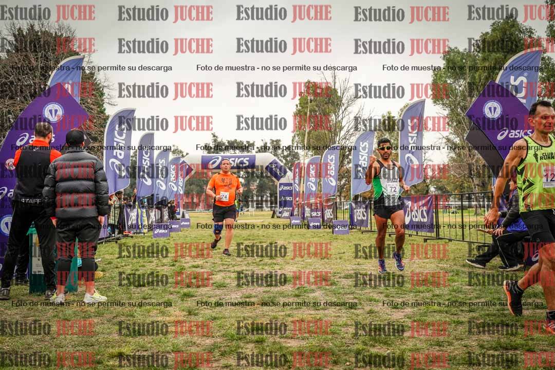 Fotos de la llegada del cross de 6000 m - running teams mujeres y varones