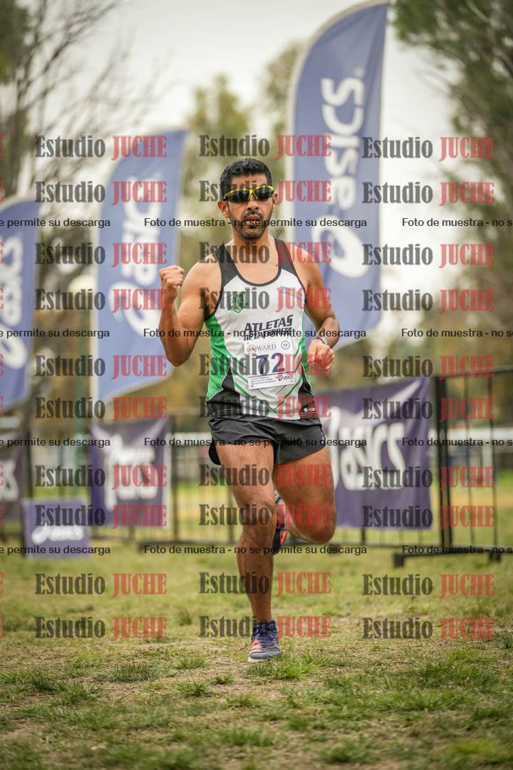 Fotos de la llegada del cross de 6000 m - running teams mujeres y varones