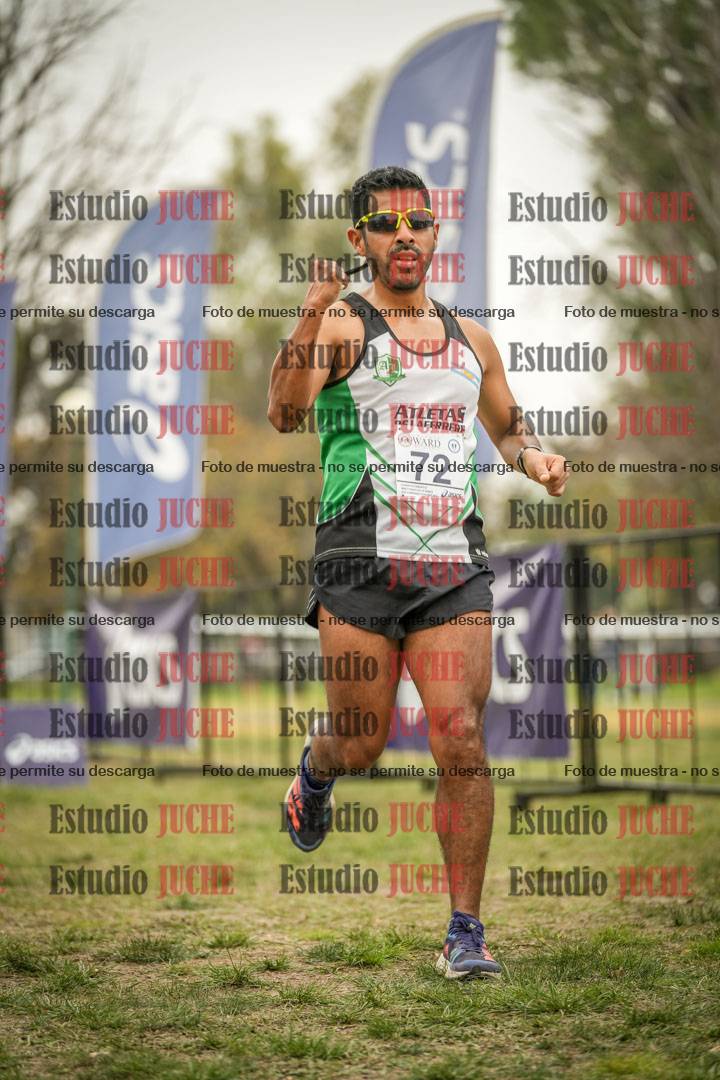 Fotos de la llegada del cross de 6000 m - running teams mujeres y varones