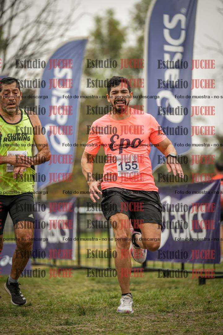 Fotos de la llegada del cross de 6000 m - running teams mujeres y varones