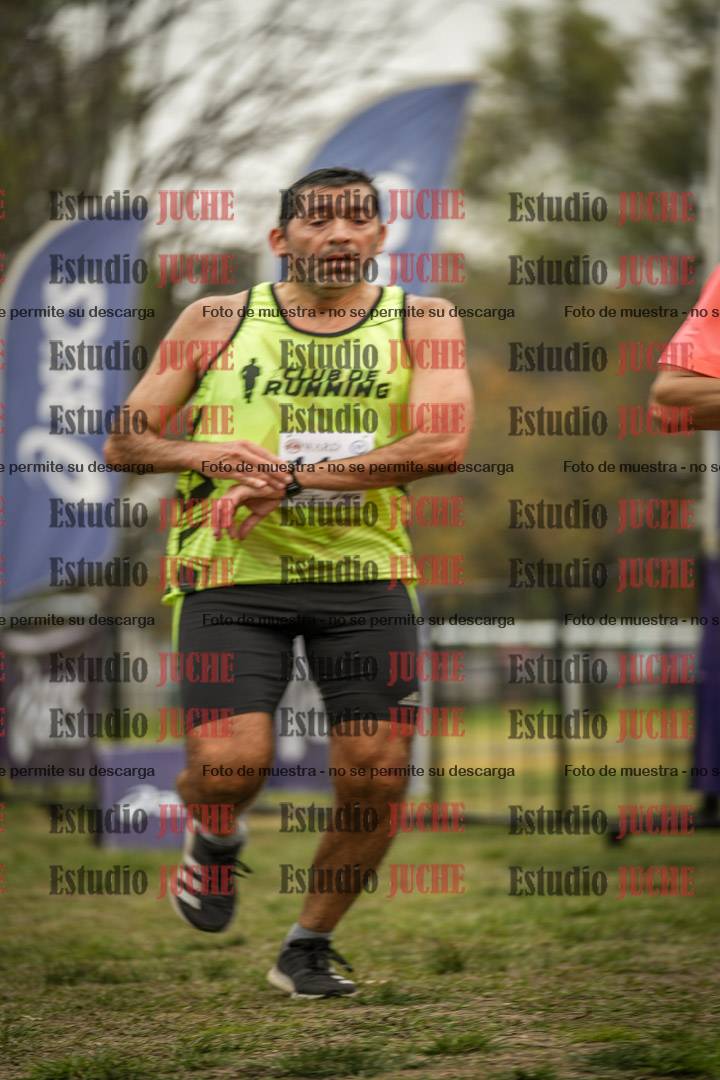 Fotos de la llegada del cross de 6000 m - running teams mujeres y varones