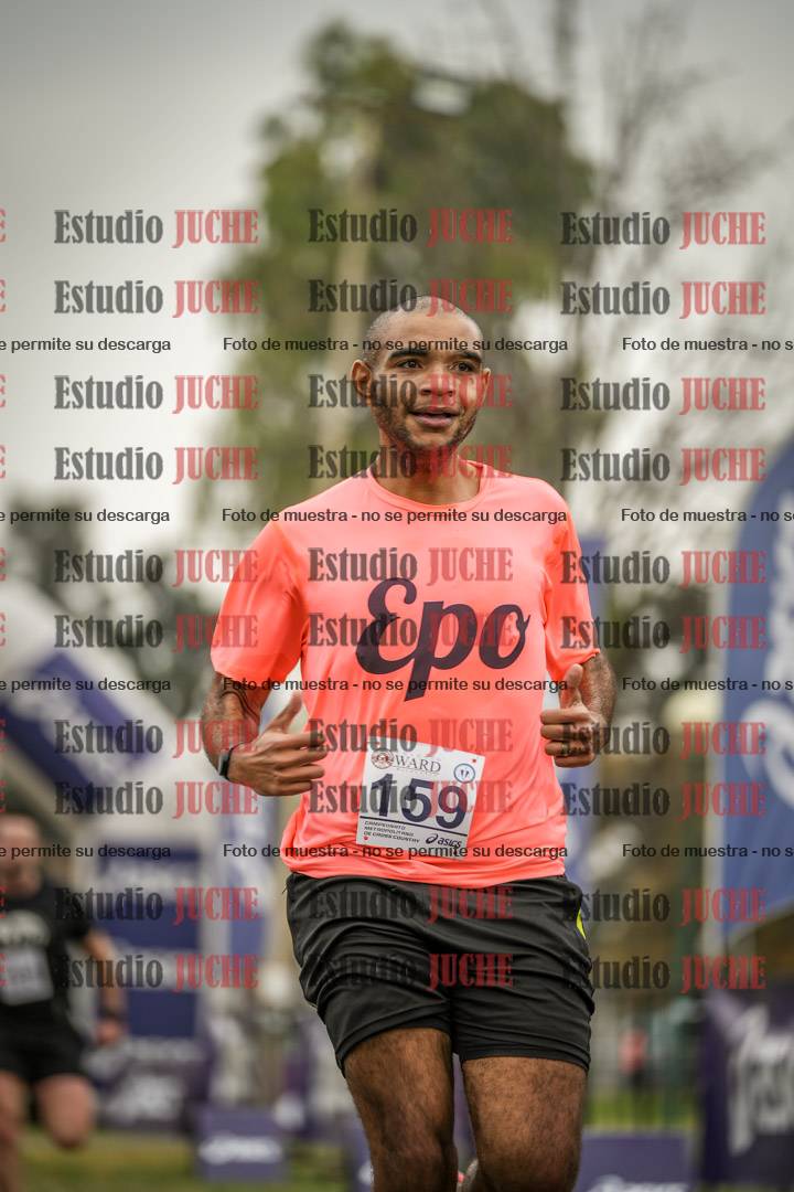 Fotos de la llegada del cross de 6000 m - running teams mujeres y varones