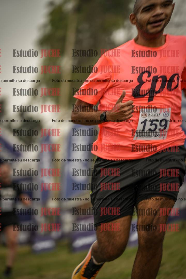 Fotos de la llegada del cross de 6000 m - running teams mujeres y varones