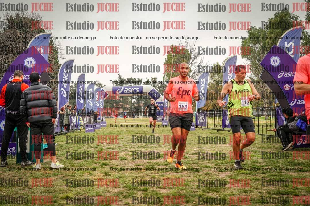 Fotos de la llegada del cross de 6000 m - running teams mujeres y varones